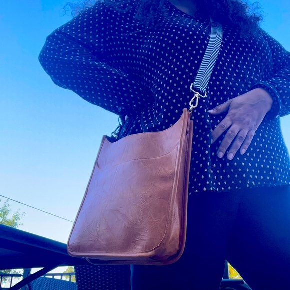 Saddle Brown Versatile Crossbody Shoulder Bag - Picture 3 of 11